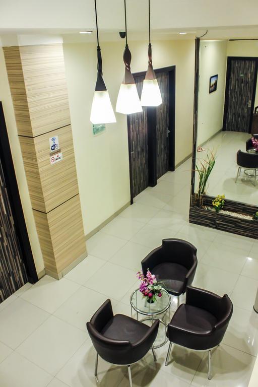 Vindhika Hotel Makassar Extérieur photo