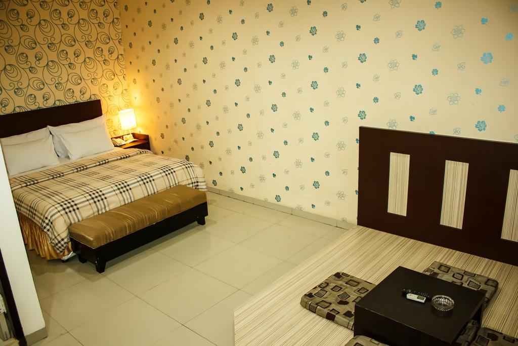 Vindhika Hotel Makassar Extérieur photo