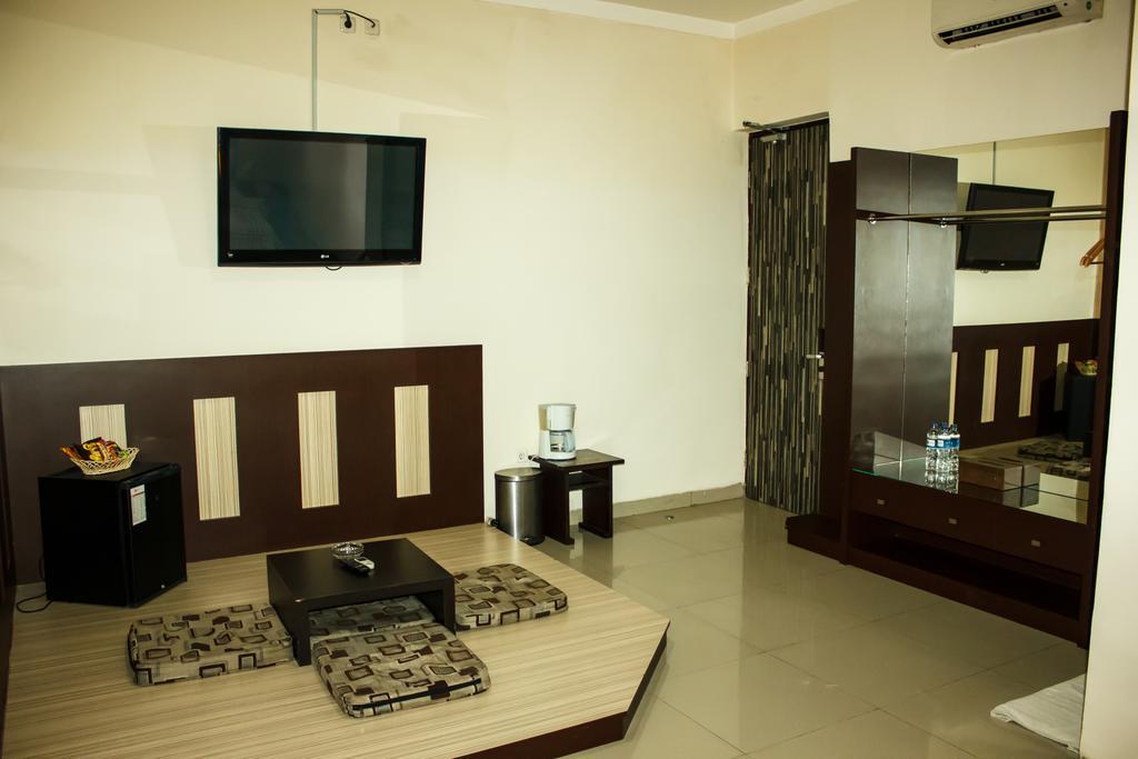 Vindhika Hotel Makassar Extérieur photo