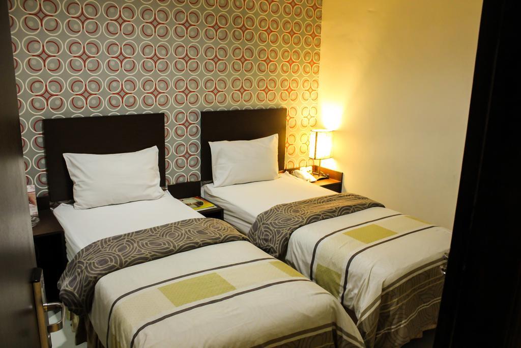 Vindhika Hotel Makassar Extérieur photo