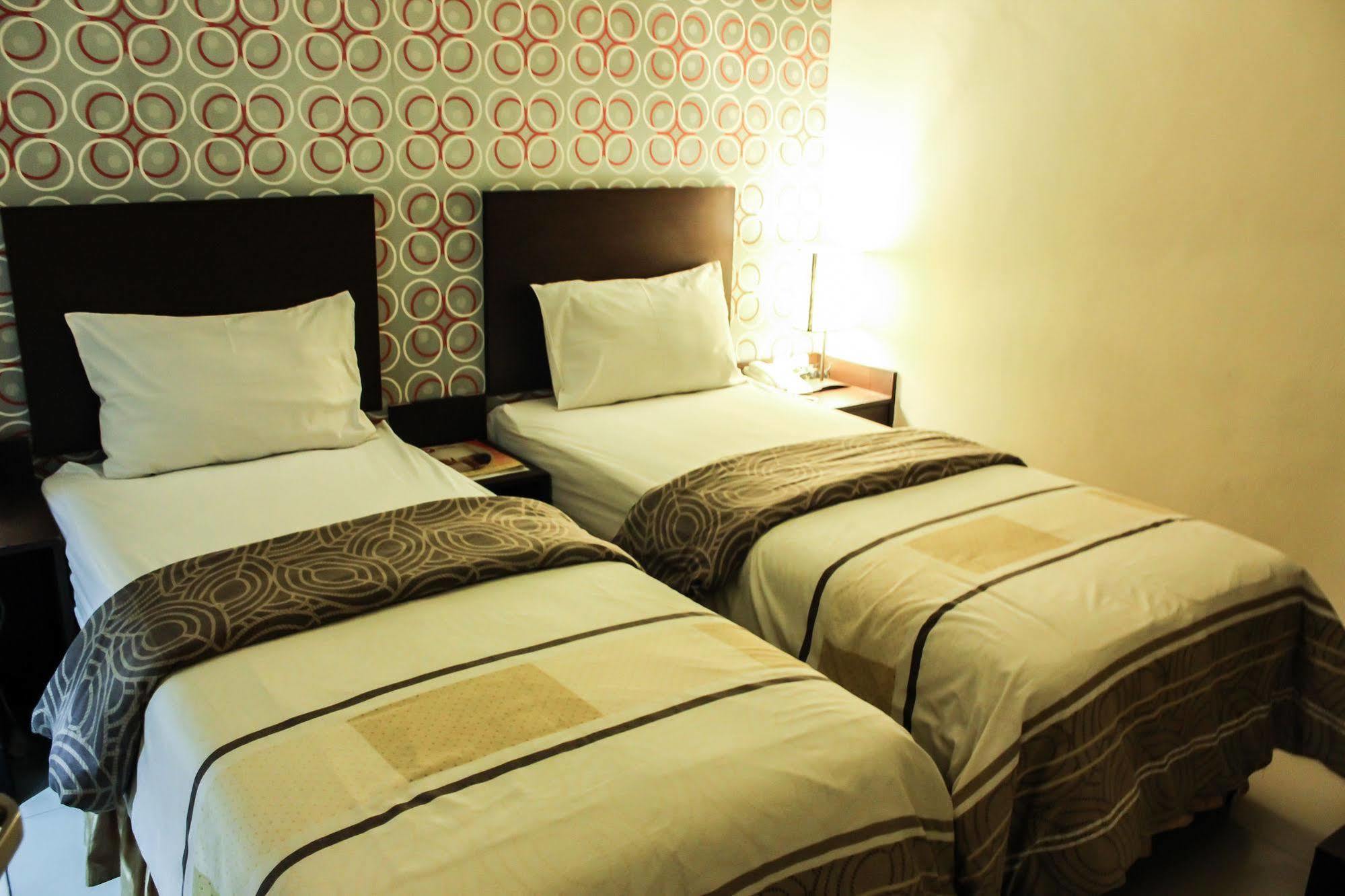 Vindhika Hotel Makassar Extérieur photo
