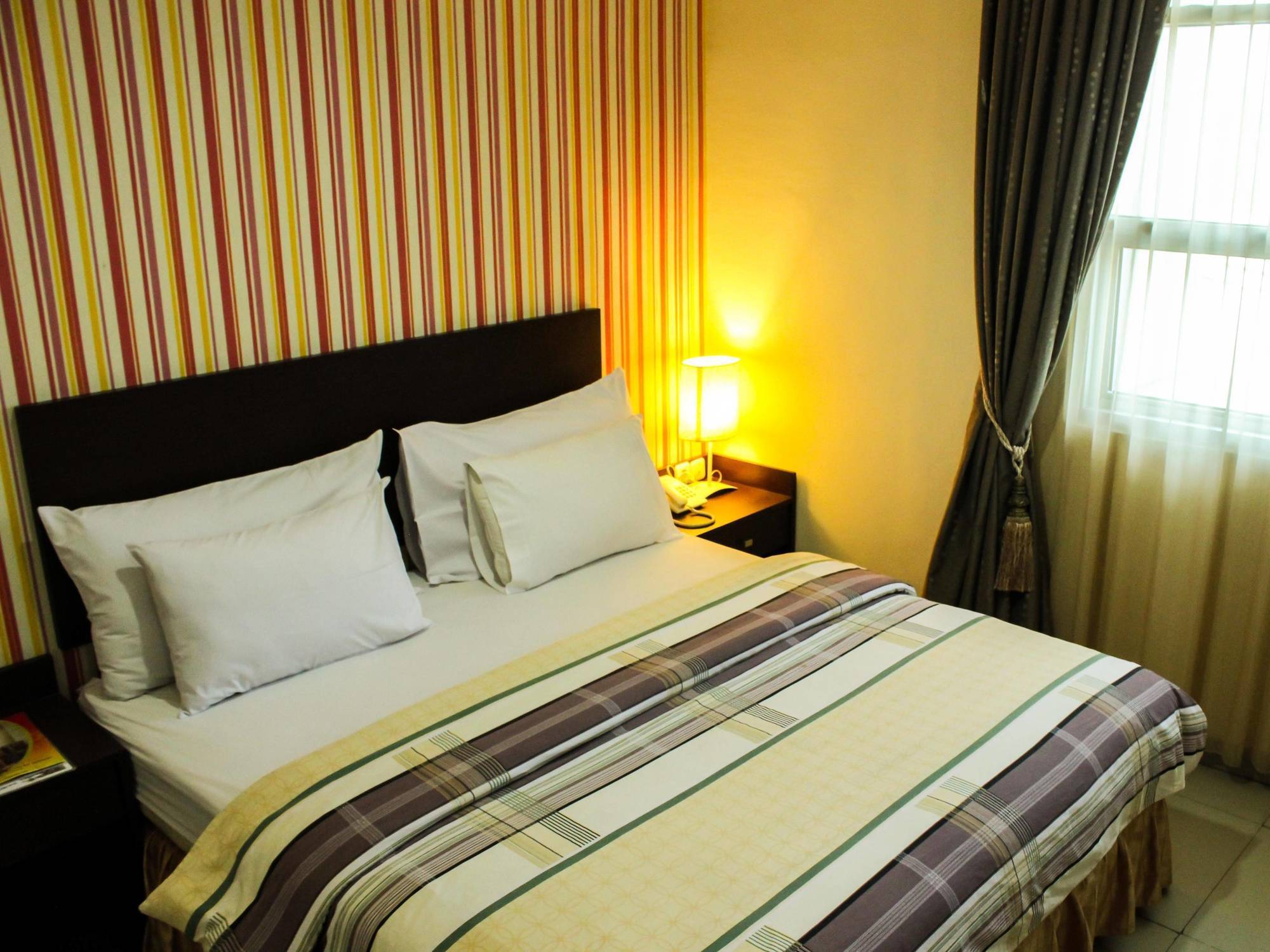 Vindhika Hotel Makassar Extérieur photo