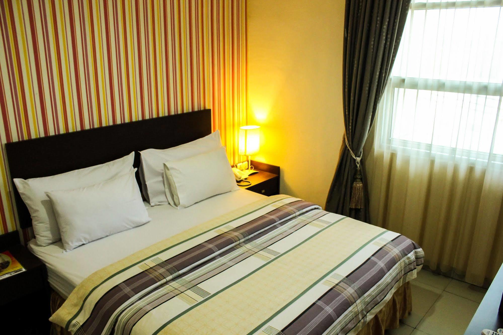 Vindhika Hotel Makassar Extérieur photo